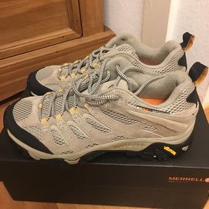 MERRELL WOMENS MOAB VENTILATOR TAUPE SIZE 8.5